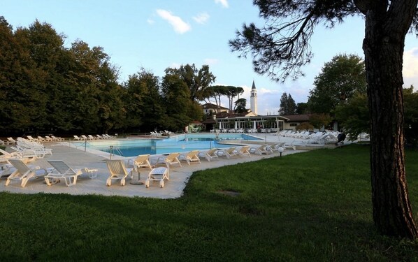 Seasonal outdoor pool - Residence Ca' dei Dogi (Martellago)
