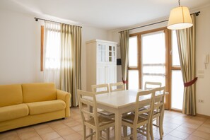 Apartment, Garden Area (4 pax) | Living area