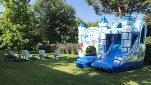 Children’s play area – outdoor
