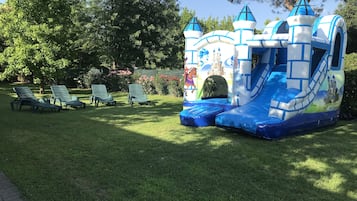 Children’s play area – outdoor