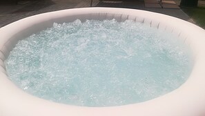 Baignoire à remous extérieure