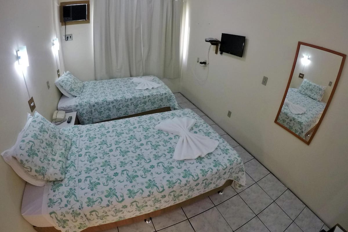 Minibar, Zimmersafe, kostenloses WLAN, Bettwäsche