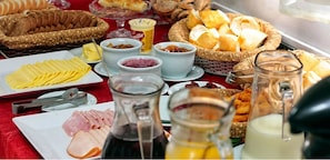 Breakfast buffet - Ilha Sol Praia Hotel (Florianópolis)