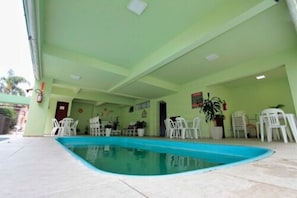 Piscina interna, piscina externa