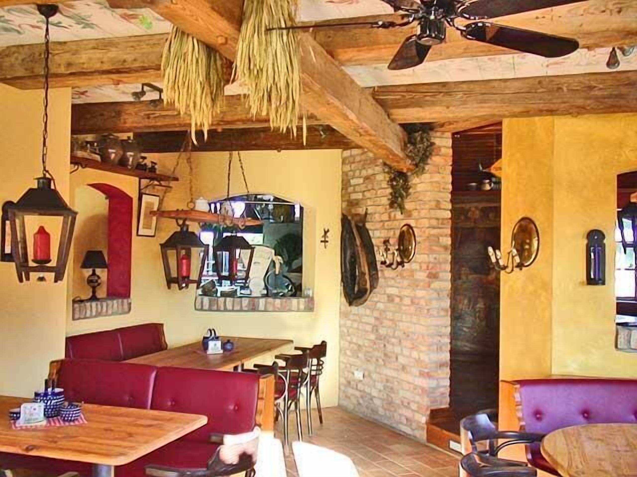 breakfast (eur 10 per person)