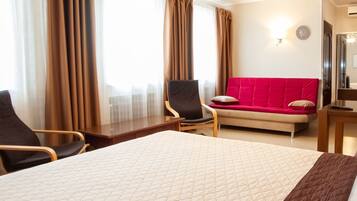 Deluxe Double Room | Hypo-allergenic bedding, memory-foam beds, minibar, in-room safe