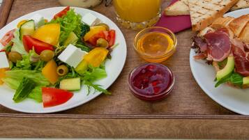Daily cooked-to-order breakfast for a fee
