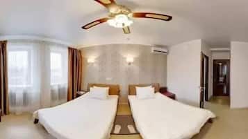 Hypo-allergenic bedding, memory-foam beds, minibar, in-room safe