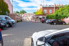 Free self-parking - Antwo-Hotel (Kharkiv)
