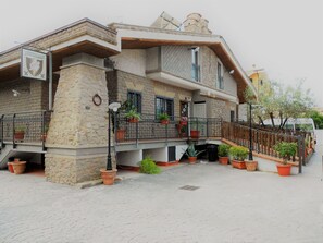 Front of property - Al Casale del Veio B&B (Rome)