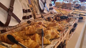 Free buffet breakfast