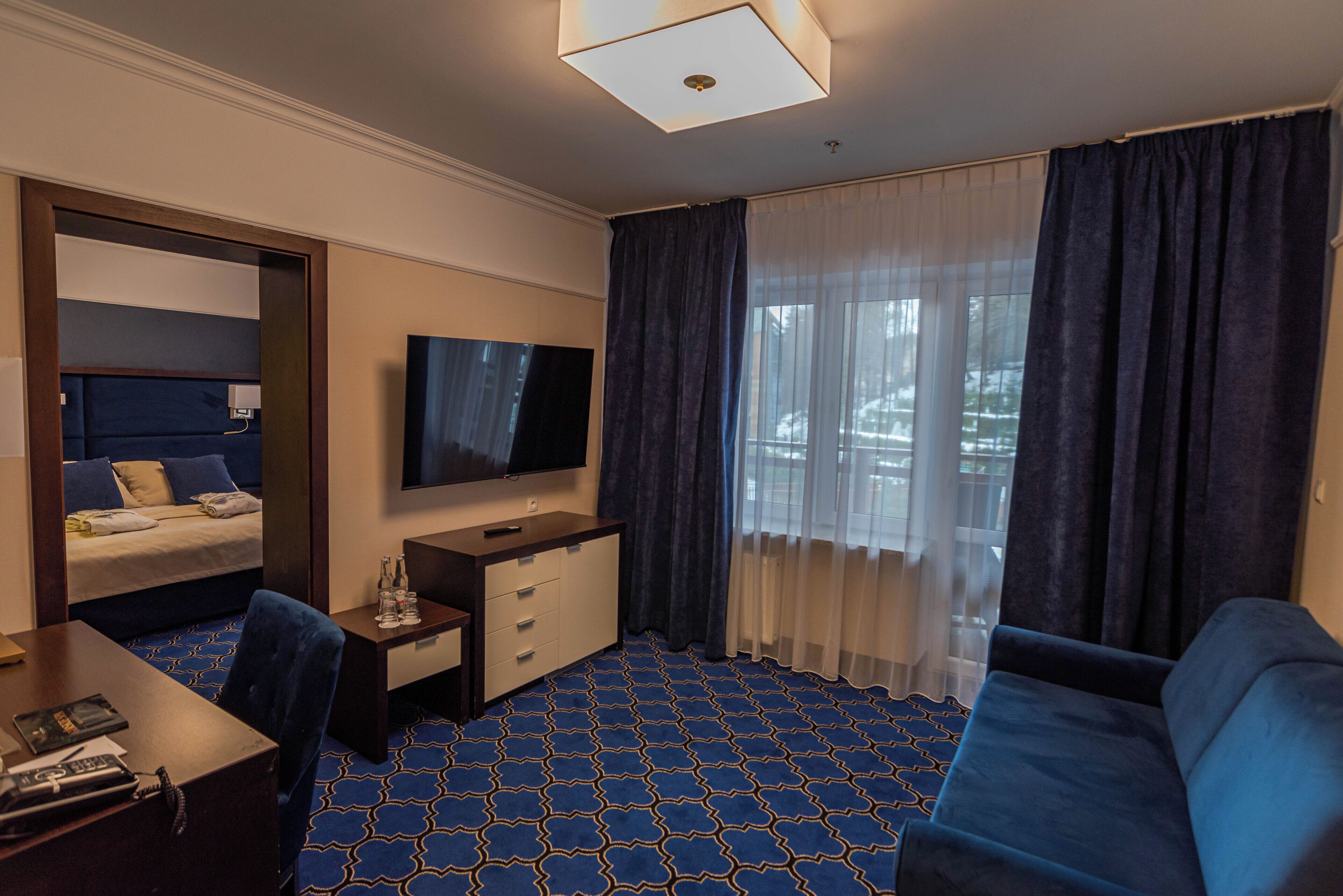 客房內保險箱、書桌、遮光布/窗簾、熨斗/熨衣板