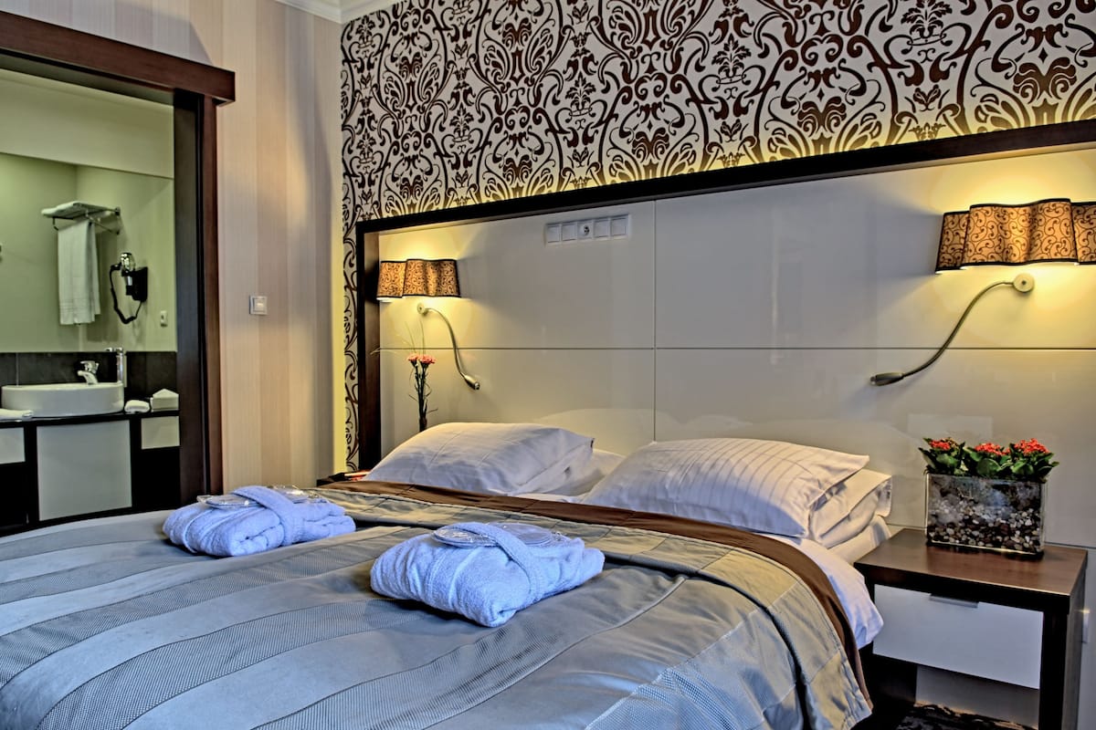 classic double or twin room | in-room safe, desk, blackout curtains, iron/ironing board