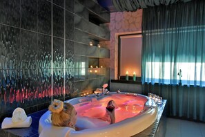 Couples treatment room(s), body treatments, aromatherapy, body scrubs