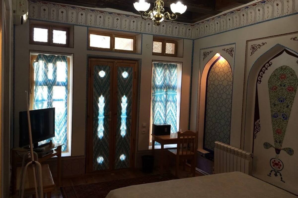 minibar, in-room safe, individually decorated, desk