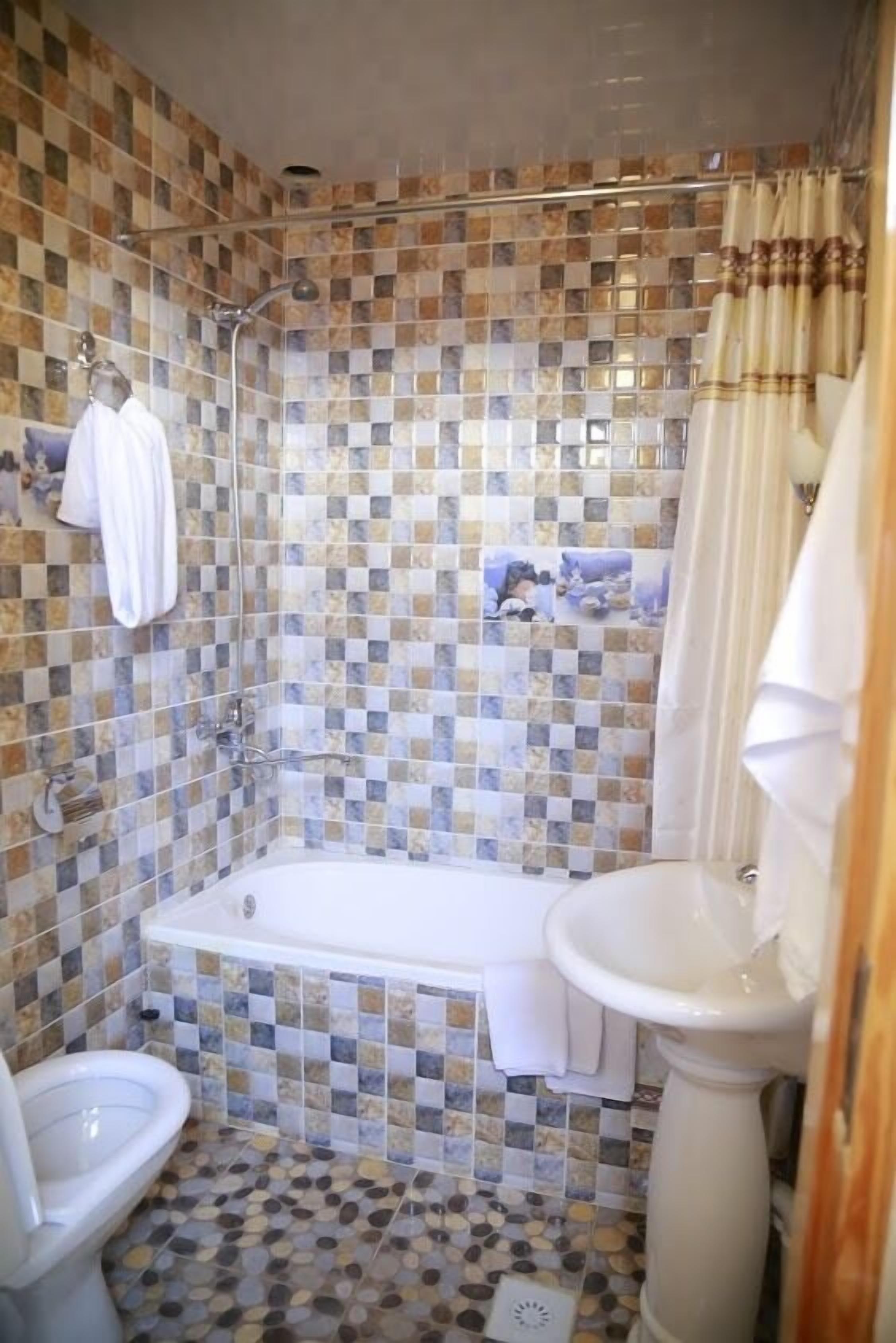 comfort double or twin room | bathroom | free toiletries, hair dryer, slippers, towels