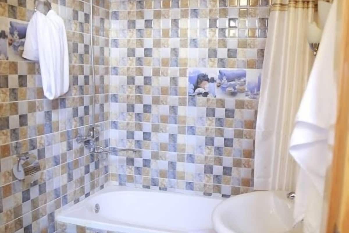 comfort double or twin room | bathroom | free toiletries, hair dryer, slippers, towels