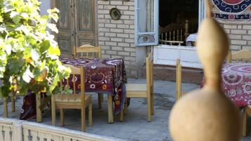 Khu ẩm thực ngoài trời