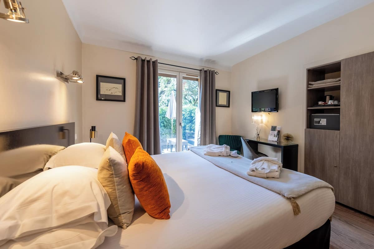 family quadruple room | premium bedding, minibar, in-room safe, individually decorated