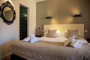 Junior Suite with balcony or terrace | Premium bedding, minibar, in-room safe, individually decorated - Hôtel & Spa Le Madeloc Collioure Centre (Collioure)