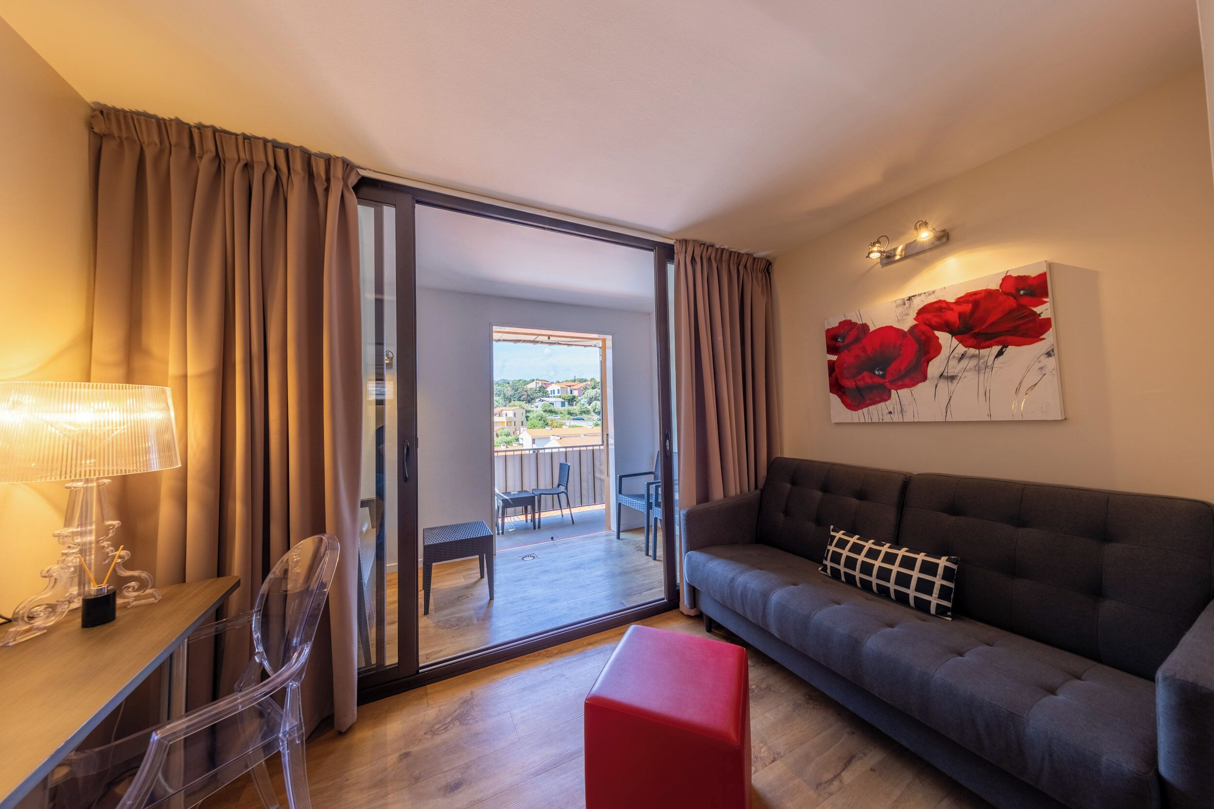 66-cm flat-screen tv with cable channels, tv