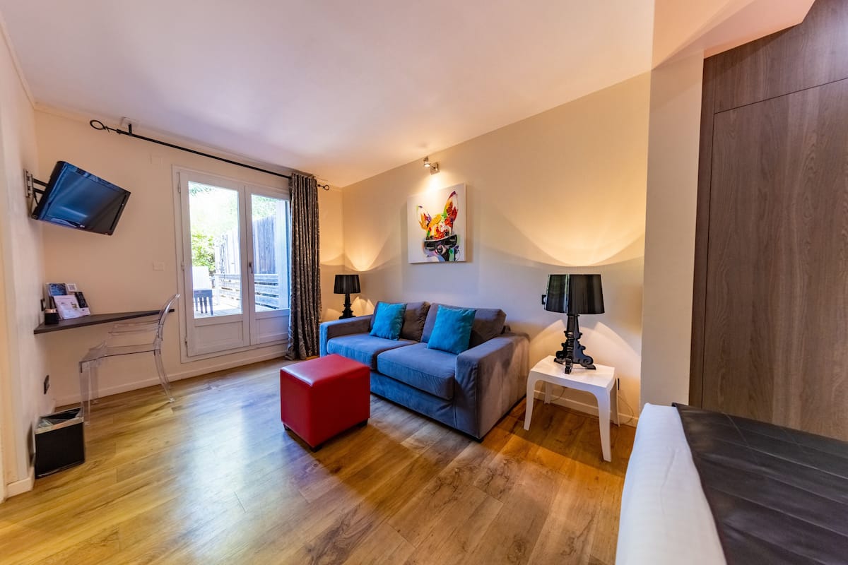 Luxe beddengoed, een minibar, een kluis op de kamer