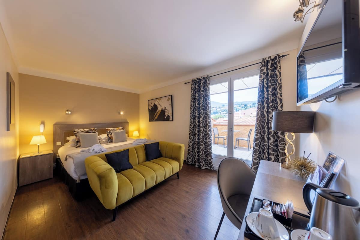 Superior kamer, 1 twee- of 2 eenpersoonsbedden, terras | Luxe beddengoed, een minibar, een kluis op de kamer
