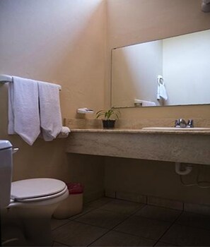 Bathroom - Hotel Pacific Paradise (La Herradura)