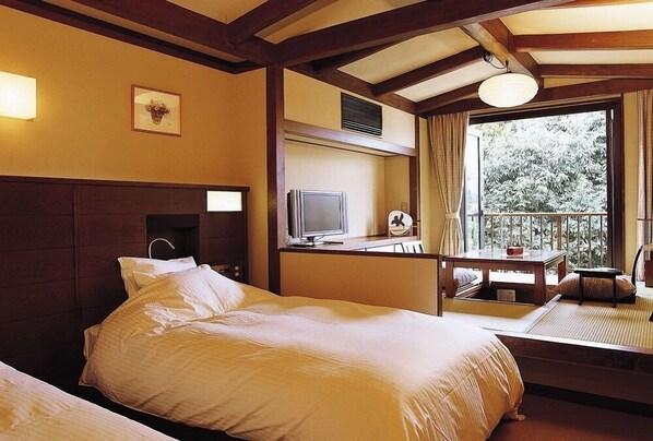 Zweibettzimmer im japanischen Stil, Raucher (Western, Kotatsu, Open Air Bath) | Zimmersafe, kostenloses WLAN