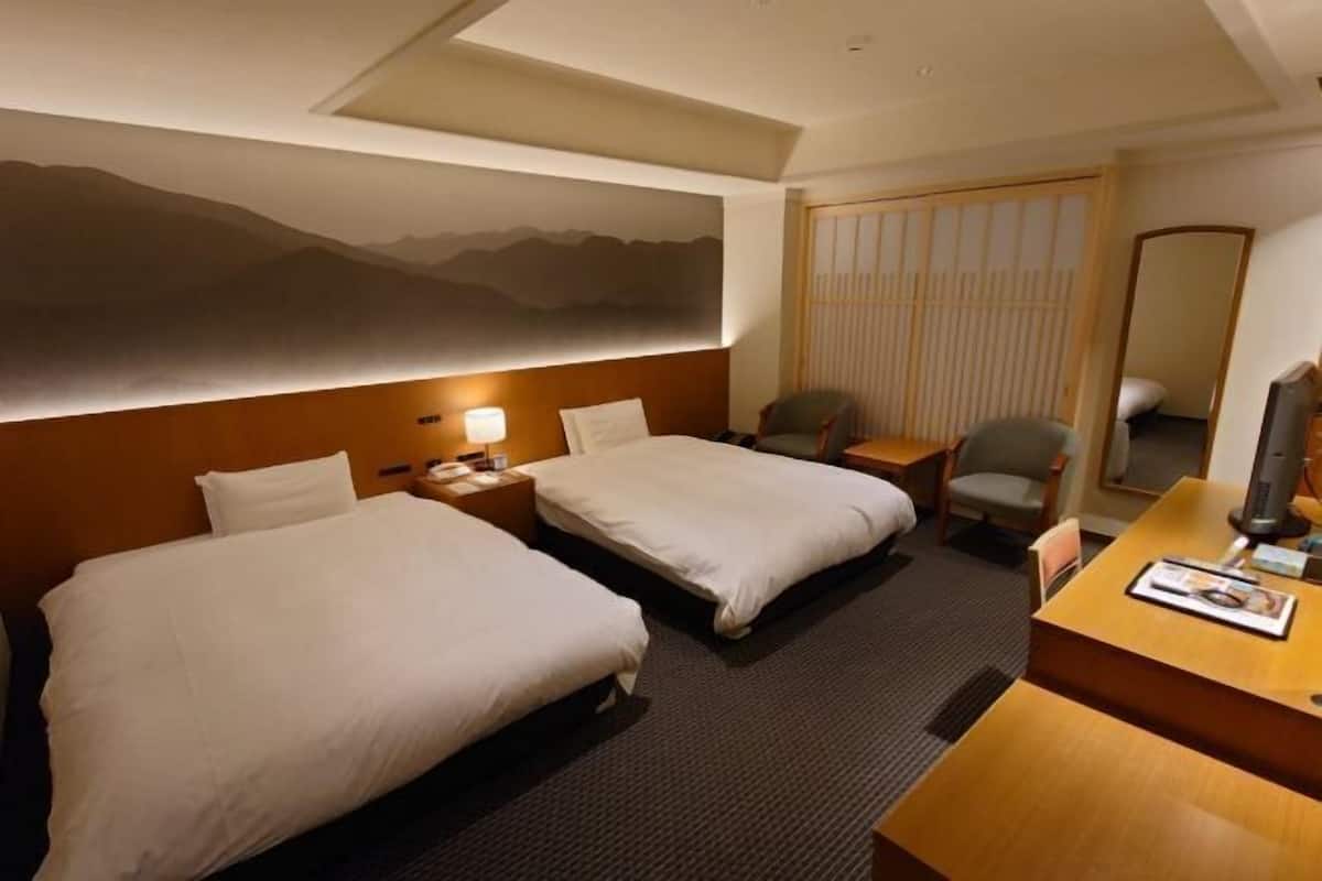 In-room safe, free WiFi