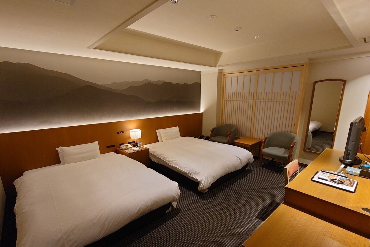 In-room safe, free WiFi