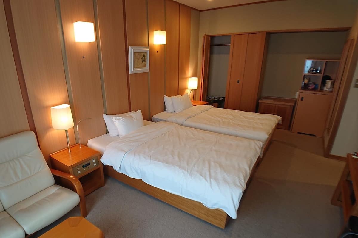 In-room safe, WiFi (free)