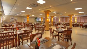 Café da manhã, almoço e jantar