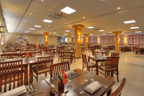 Der serveres morgenmad, frokost og aftensmad