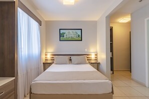 Family Room | Hypo-allergenic bedding, minibar, desk, free WiFi - Bristol Portal do Iguaçu Hotel (Curitiba)