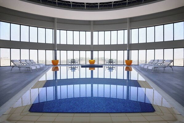 สระว่ายน้ำในร่ม