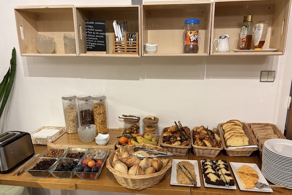 Daily buffet breakfast for a fee