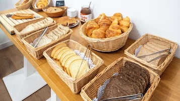 Daily buffet breakfast (EUR 11 per person)