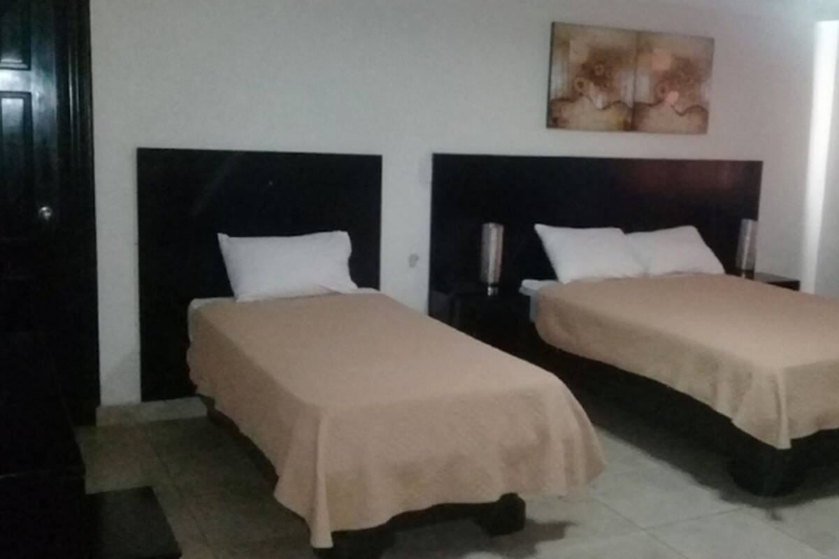 Double Room | Desk, WiFi (free), bed sheets