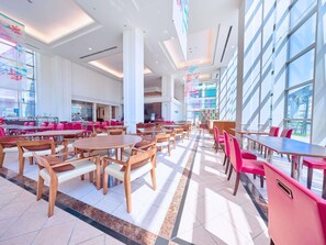 供應早餐及午餐