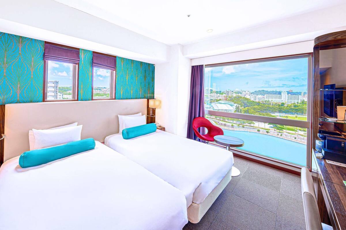 Premium bedding, pillow-top beds, in-room safe, desk