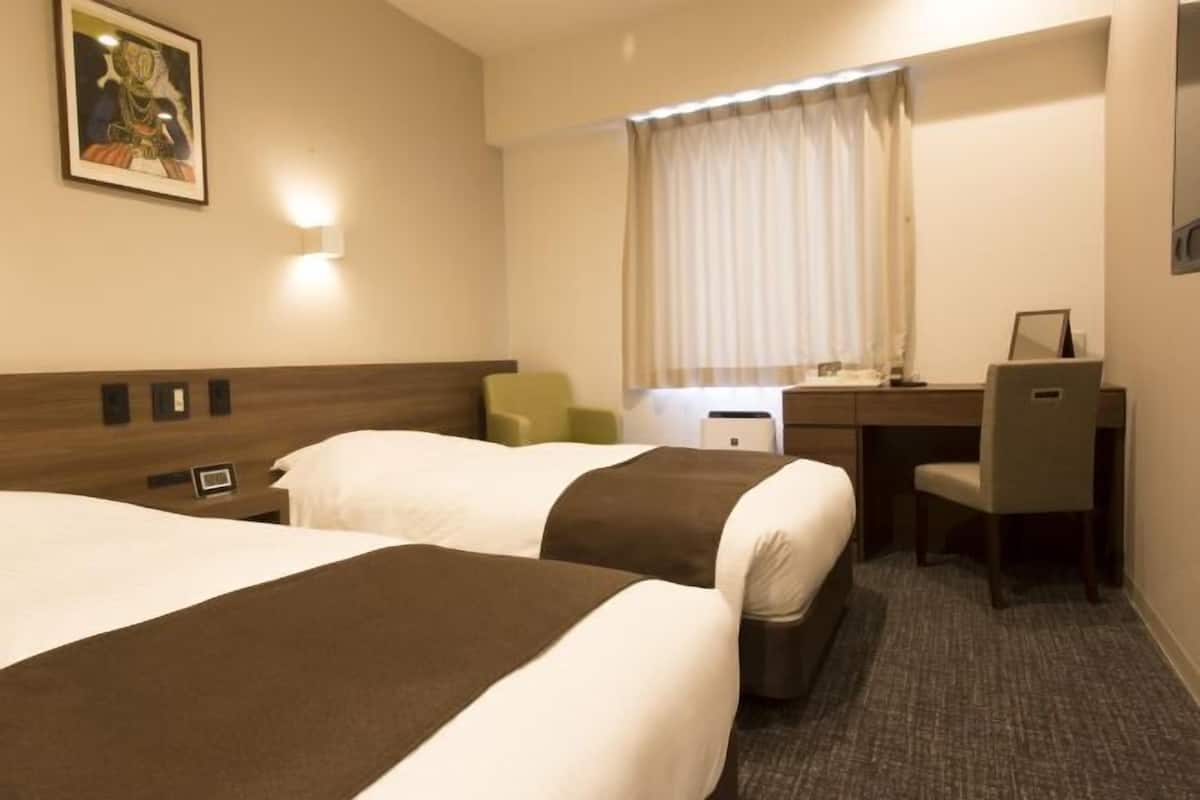 Laptop workspace, soundproofing, iron/ironing board, free WiFi