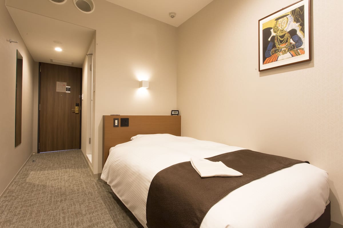 Laptop workspace, soundproofing, iron/ironing board, free WiFi