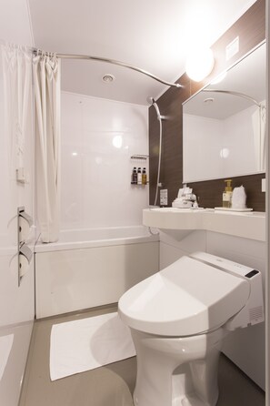 Free toiletries, hair dryer, slippers, electronic bidet - Osaka Riverside Hotel (Osaka)