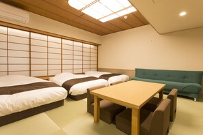 ノートパソコン用作業スペース、防音設備、アイロン / アイロン台、WiFi (無料)