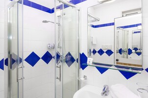 Shower, free toiletries, towels