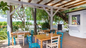 Breakfast, lunch and dinner served