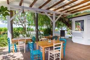 Breakfast, lunch and dinner served