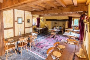 Dining - Meadow Cottage (Bristol)