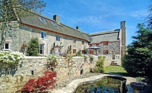 Property grounds - Meadow Cottage (Bristol)